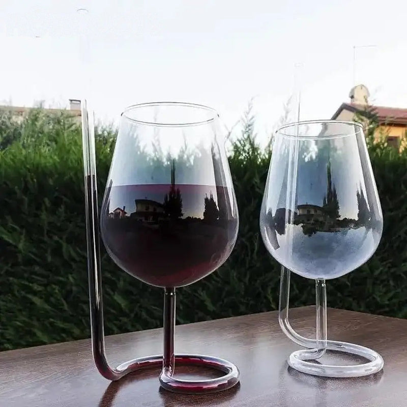 Elegant Cocktail Glass with Straw: The Perfect Wine & Cocktail Companion